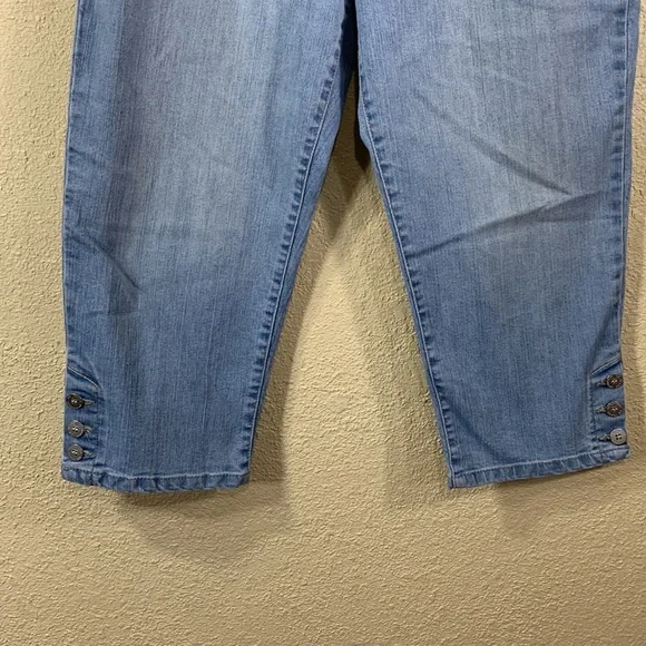 Anne Klein Denim Jeans Capris Pants Blue 14 Average Flap Back Pockets - Picture 2 of 16